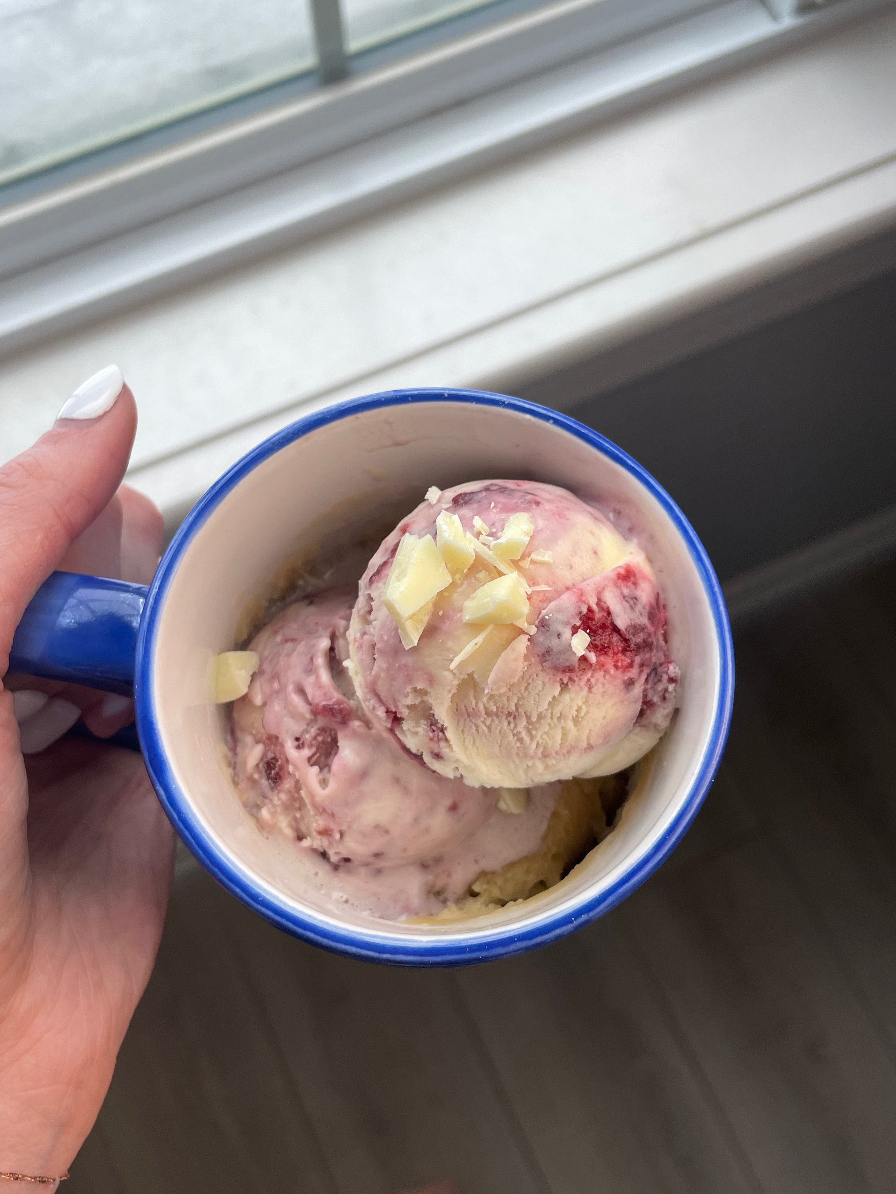 Easy White Chocolate Mug Cake